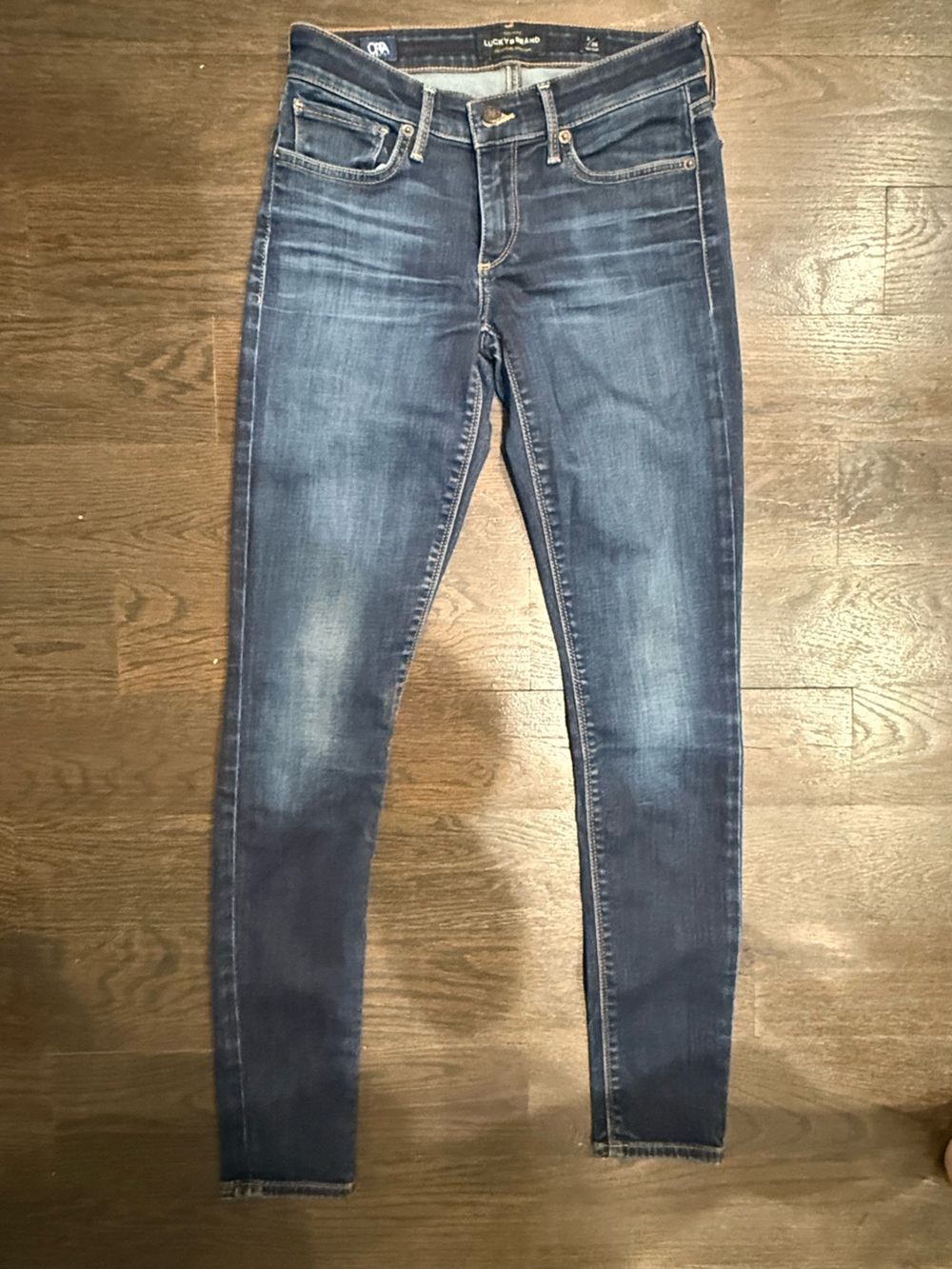 Lucky brand women’s Stella Skinny Jeans in Distressed Dark Blue Wash